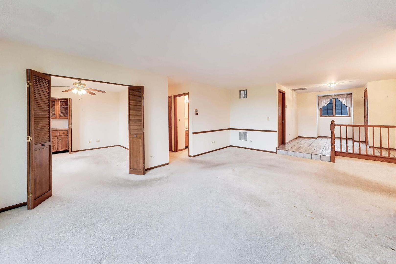 245 Windsor Lane #C, Willowbrook, IL 60527