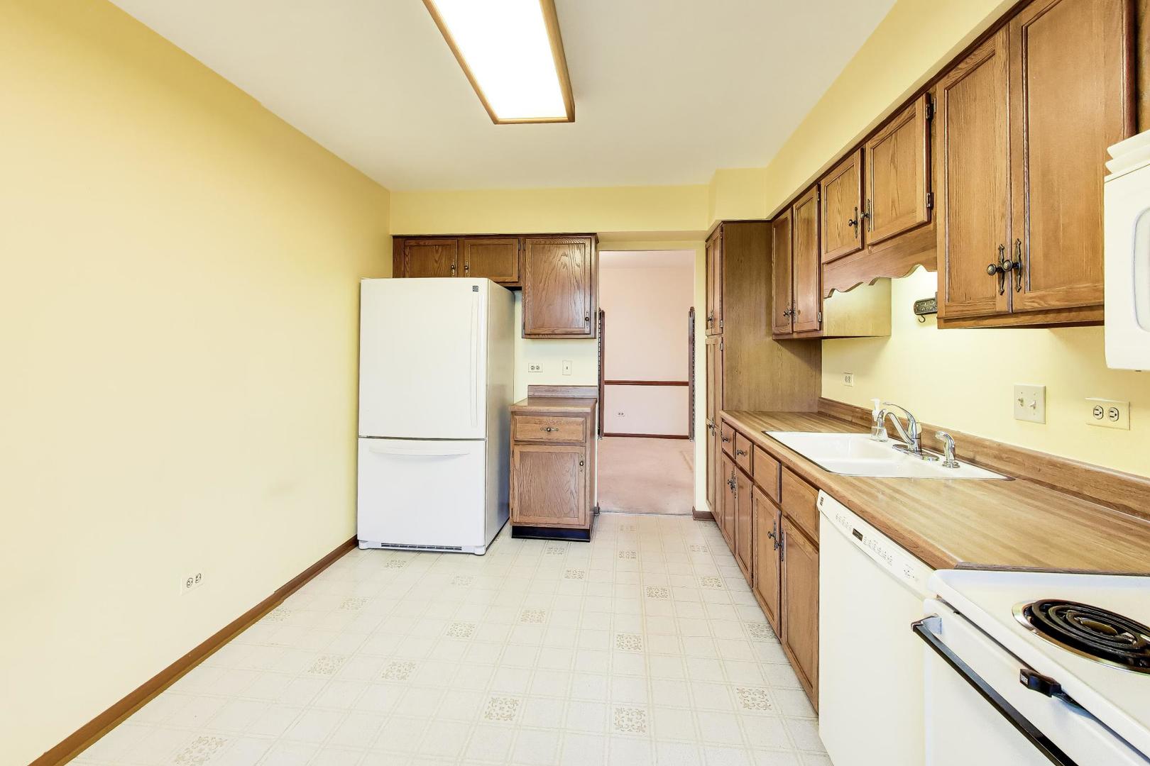245 Windsor Lane #C, Willowbrook, IL 60527