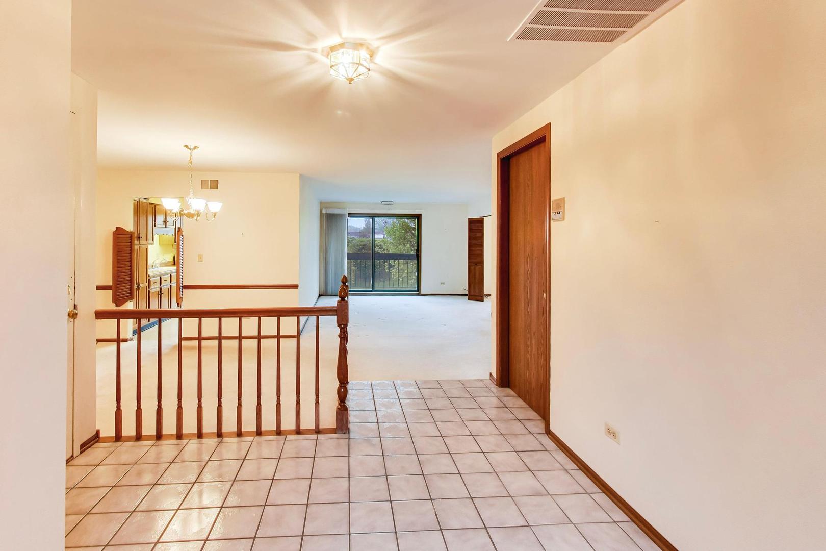 245 Windsor Lane #C, Willowbrook, IL 60527