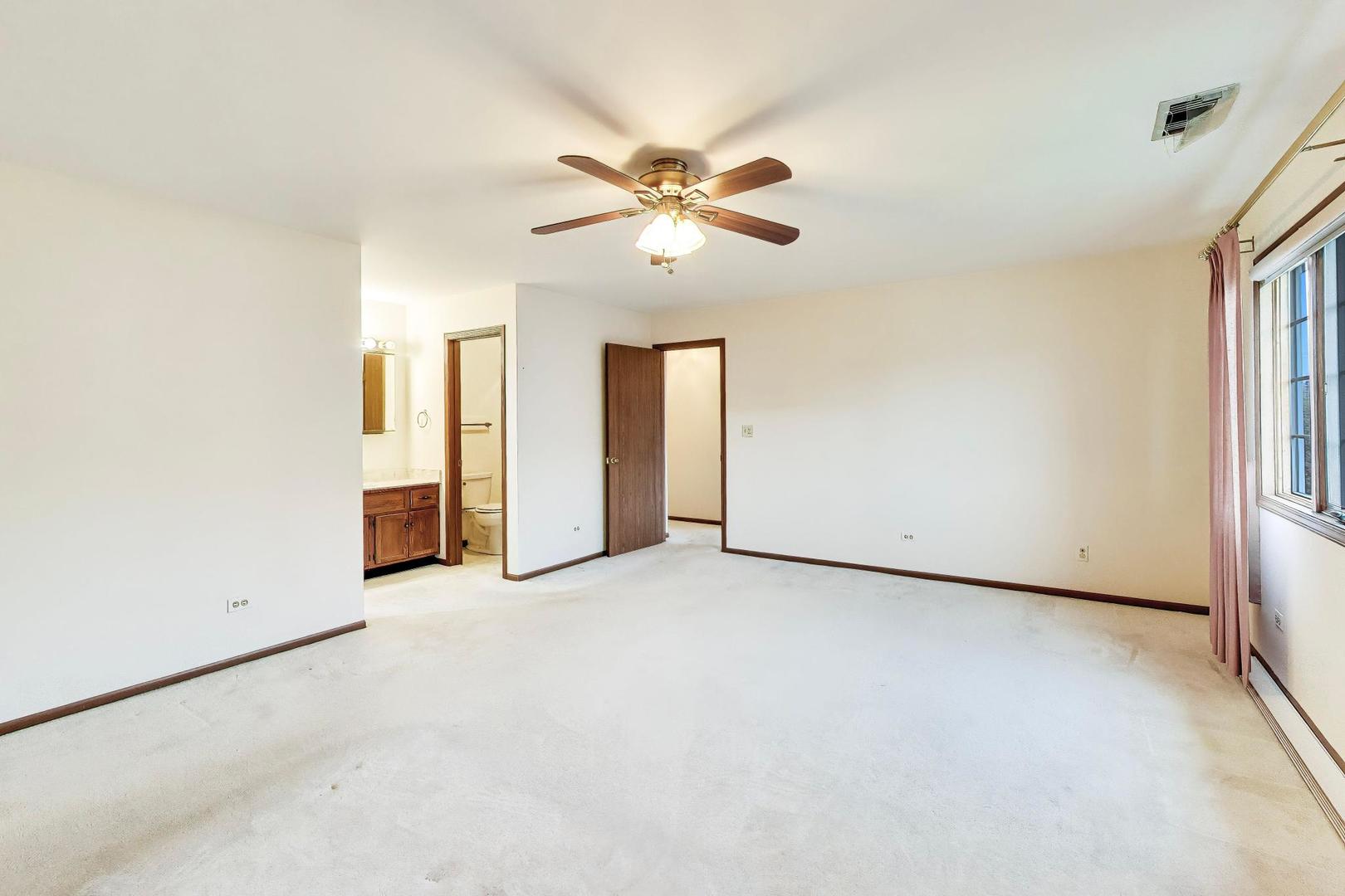 245 Windsor Lane #C, Willowbrook, IL 60527