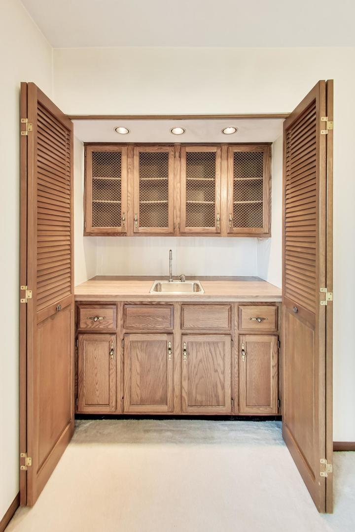 245 Windsor Lane #C, Willowbrook, IL 60527