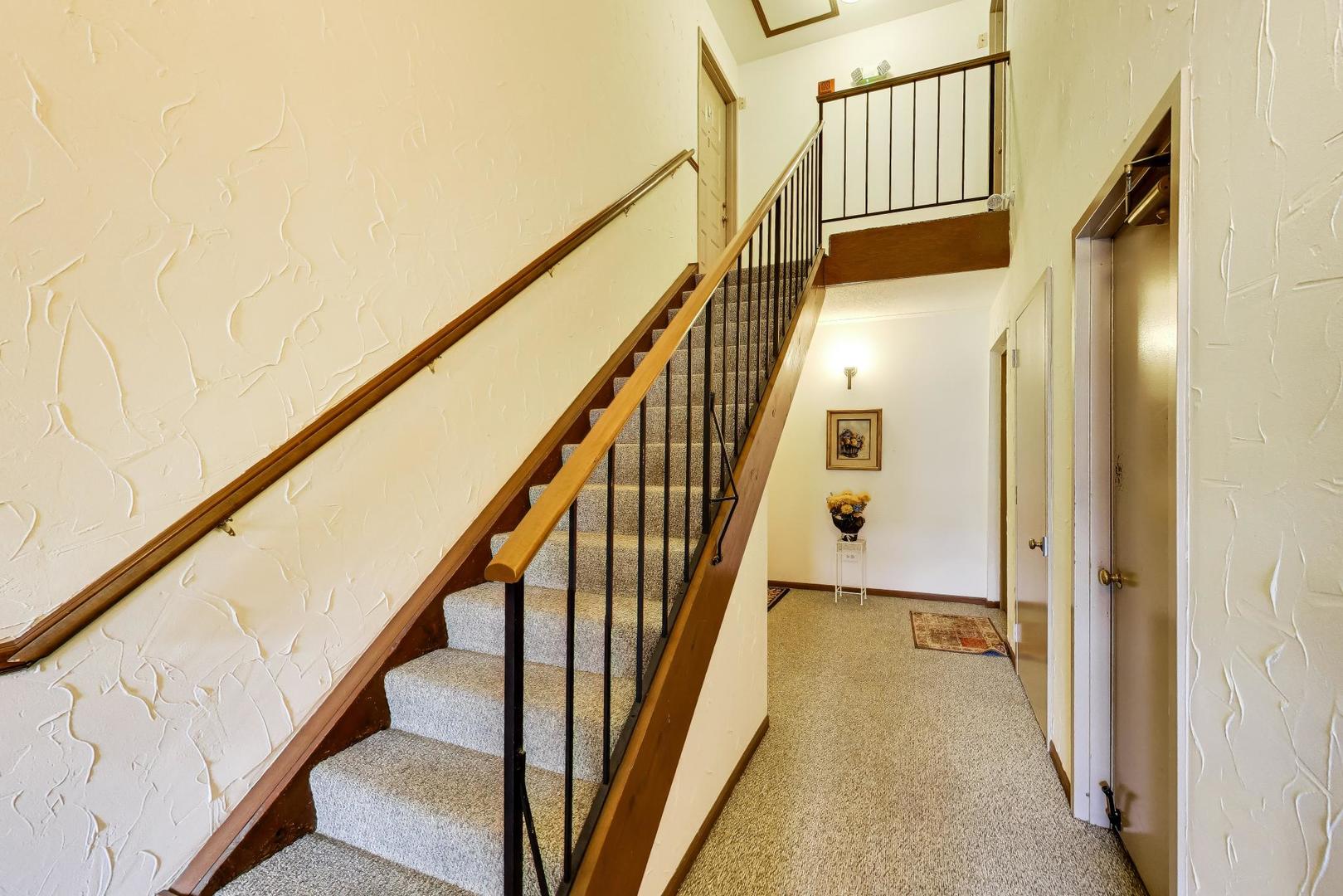 245 Windsor Lane #C, Willowbrook, IL 60527