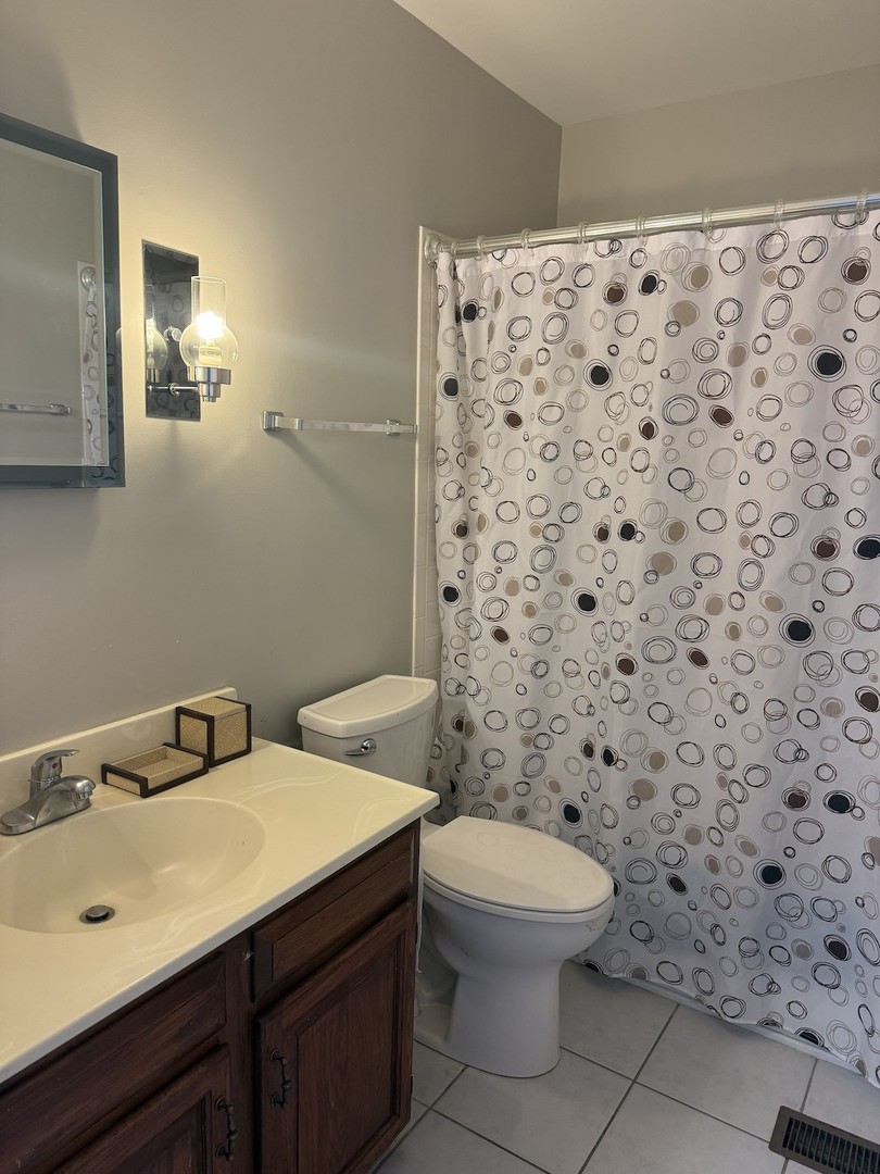 525 Lasalle Lane, Buffalo Grove, IL 60089