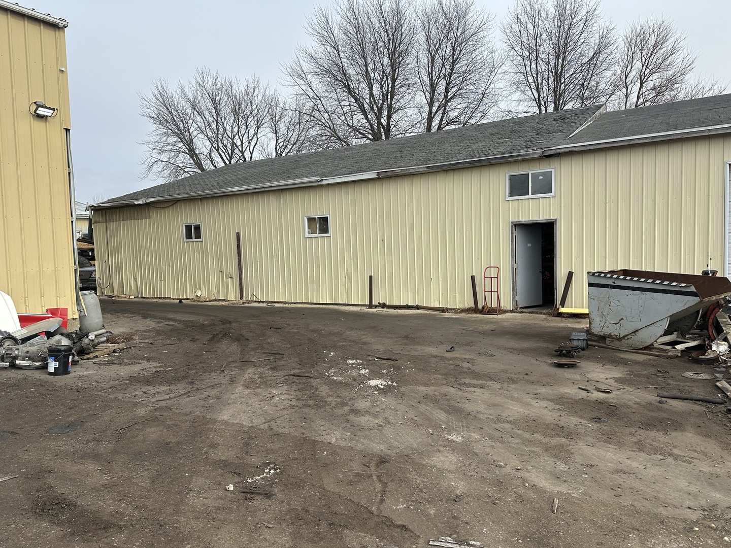 500 E Railroad Avenue, Leland, IL 60531