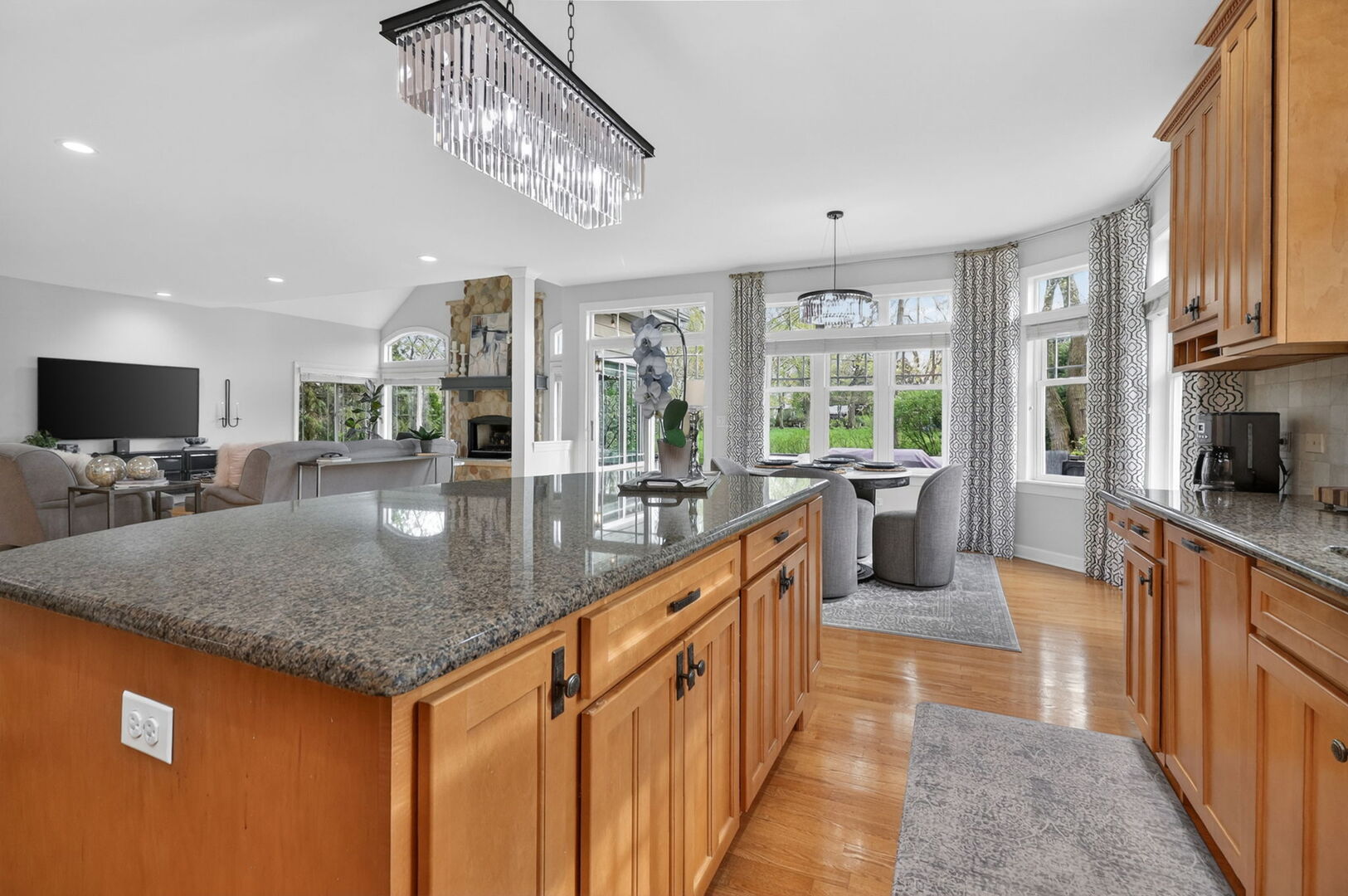 702 S Wilmette Avenue, Westmont, IL 60559