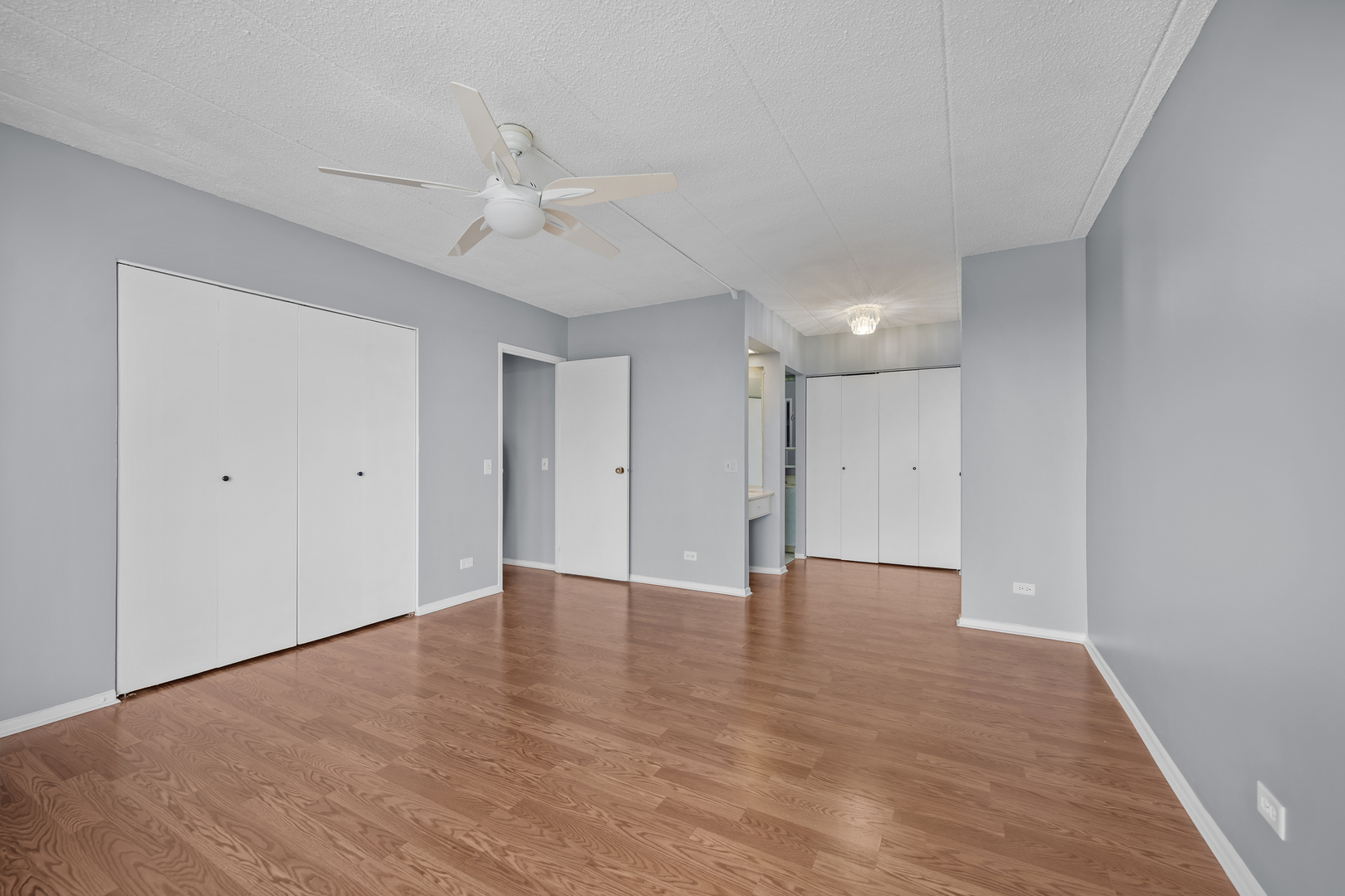 9118 W Elmwood Drive #3K, Niles, IL 60714