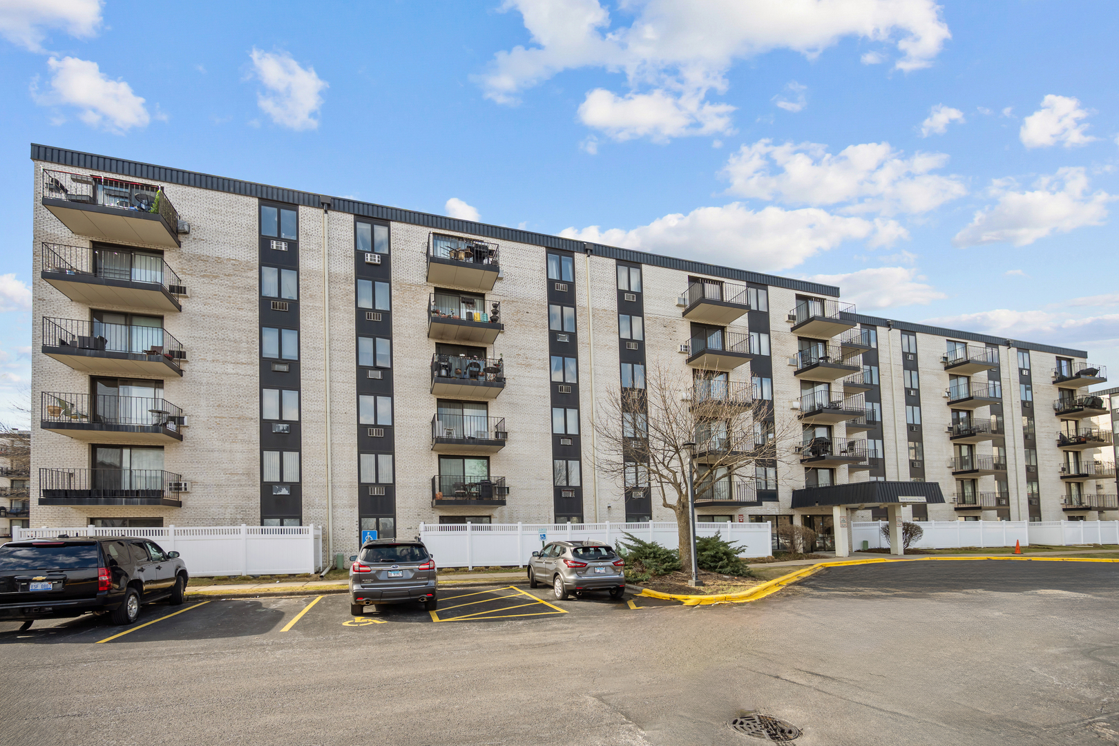 9118 W Elmwood Drive #3K, Niles, IL 60714