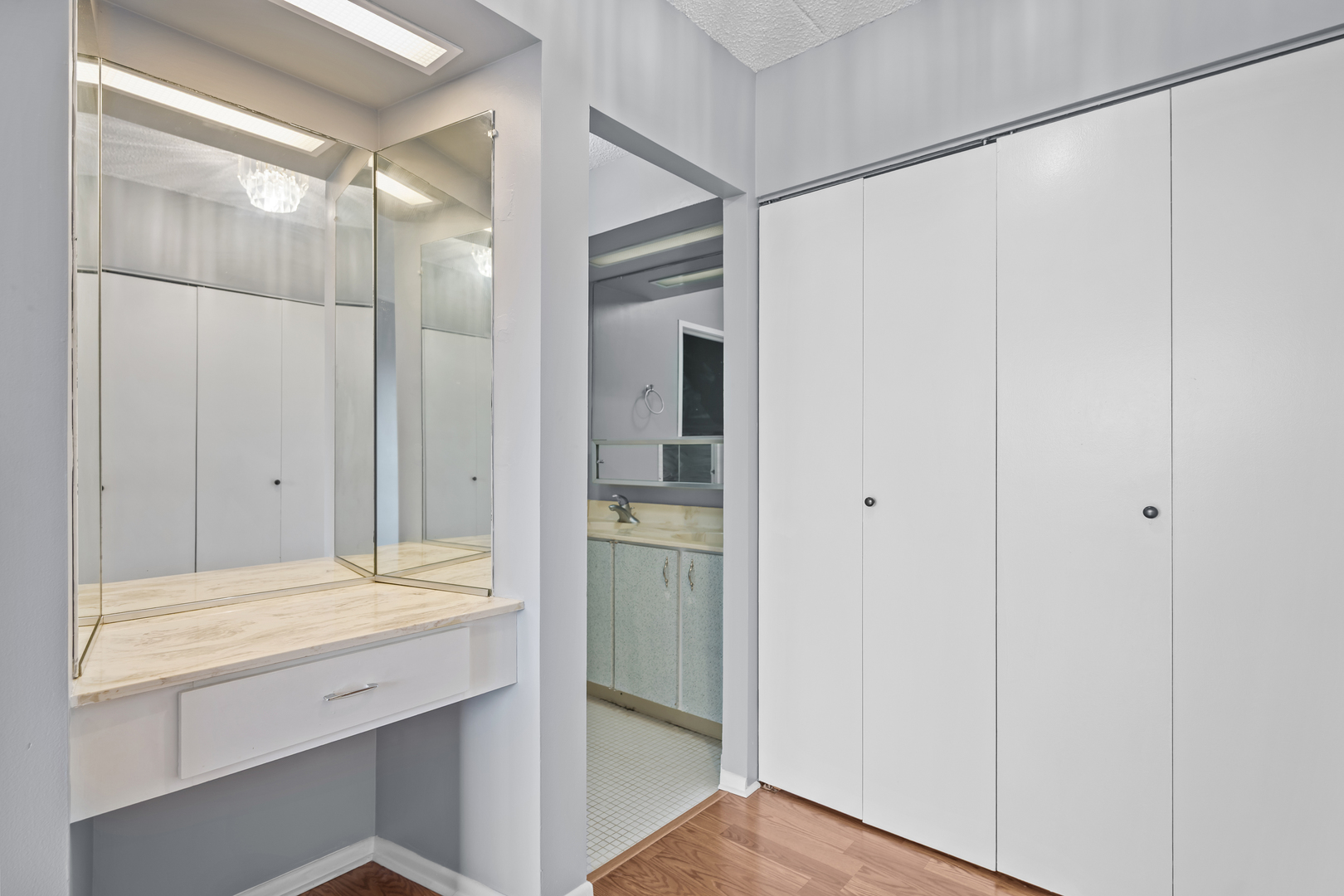 9118 W Elmwood Drive #3K, Niles, IL 60714