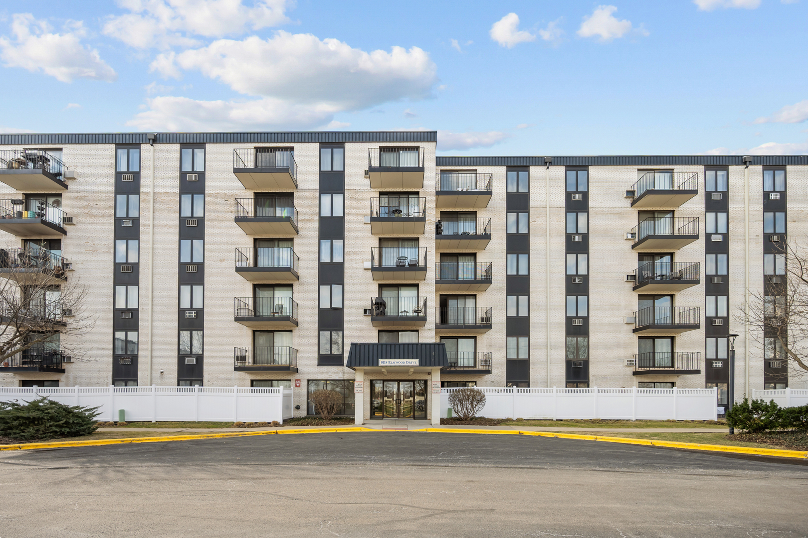 9118 W Elmwood Drive #3K, Niles, IL 60714