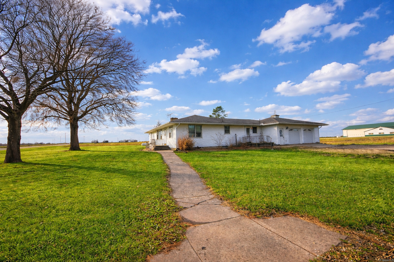 16353 2300 North Avenue, Walnut, IL 61376