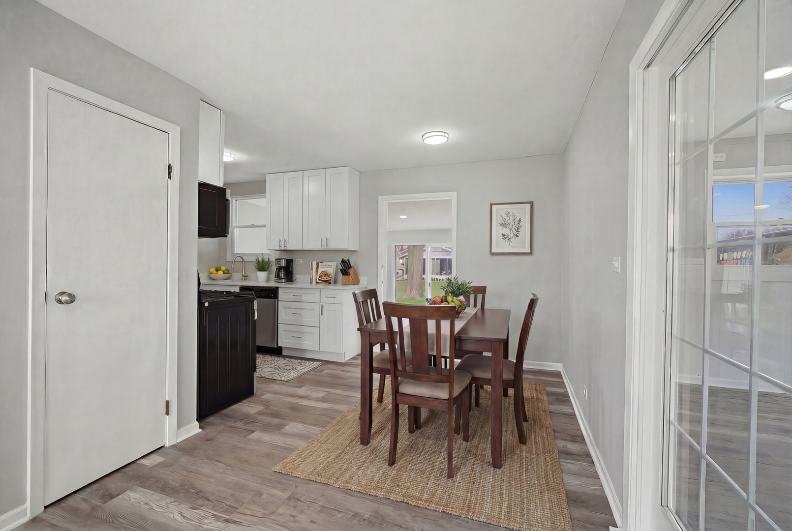 249 Shawnee Drive, Carol Stream, IL 60188