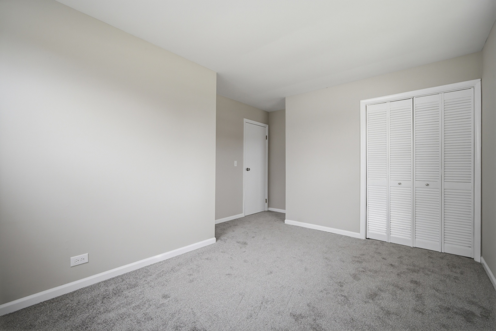 249 Shawnee Drive, Carol Stream, IL 60188