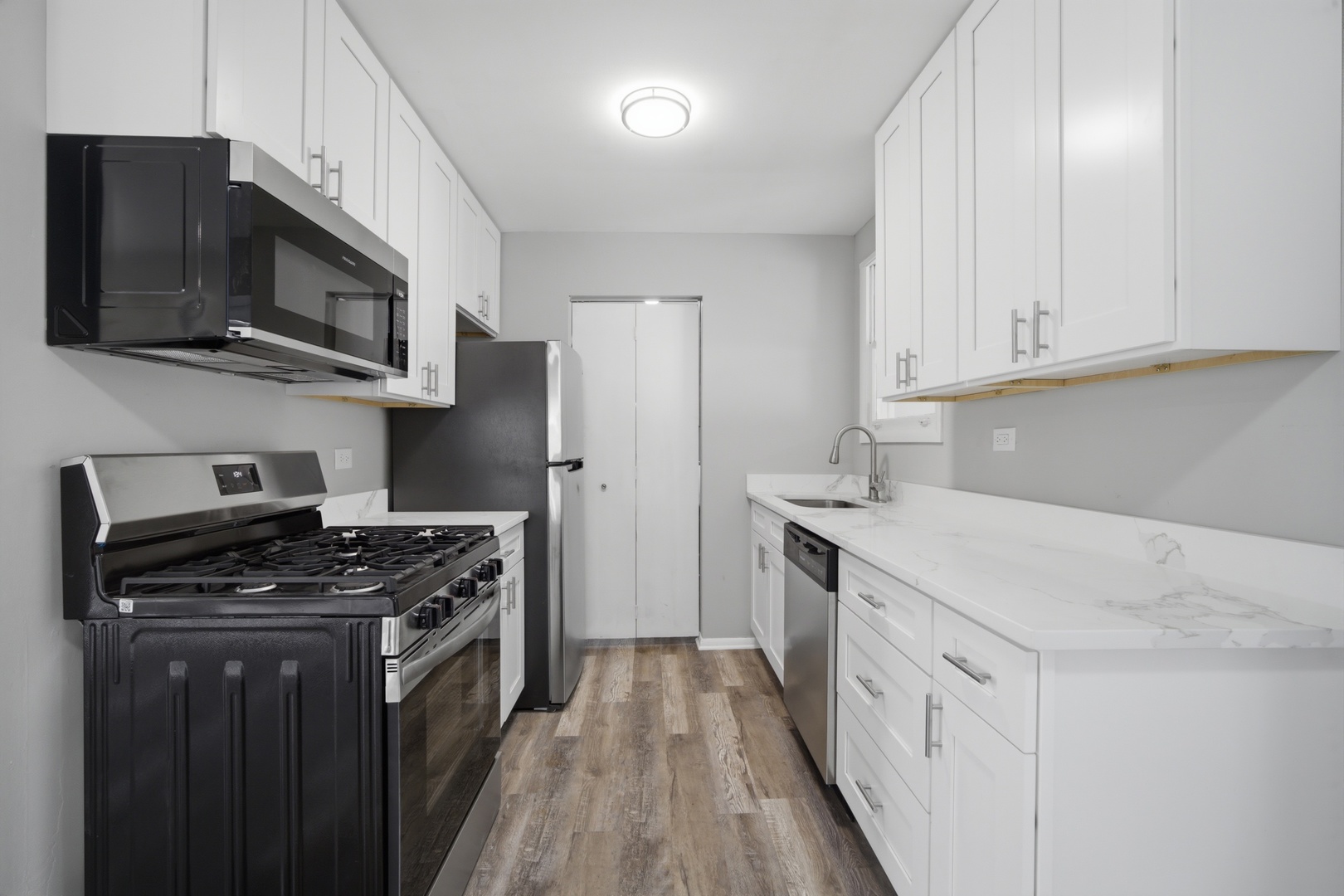 249 Shawnee Drive, Carol Stream, IL 60188