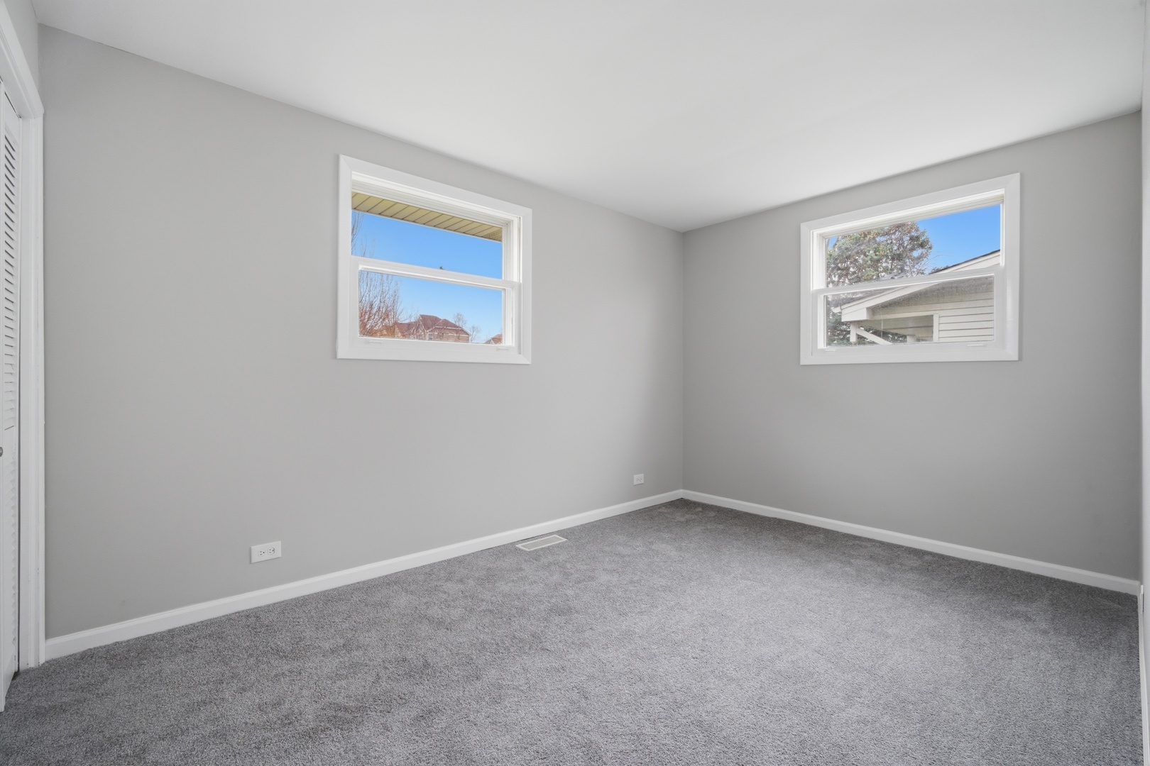 249 Shawnee Drive, Carol Stream, IL 60188