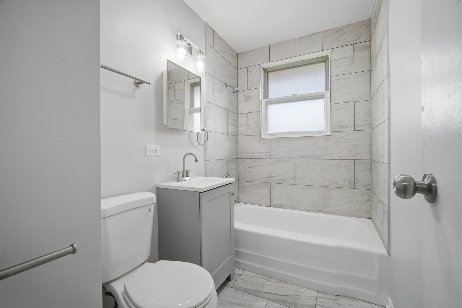 249 Shawnee Drive, Carol Stream, IL 60188