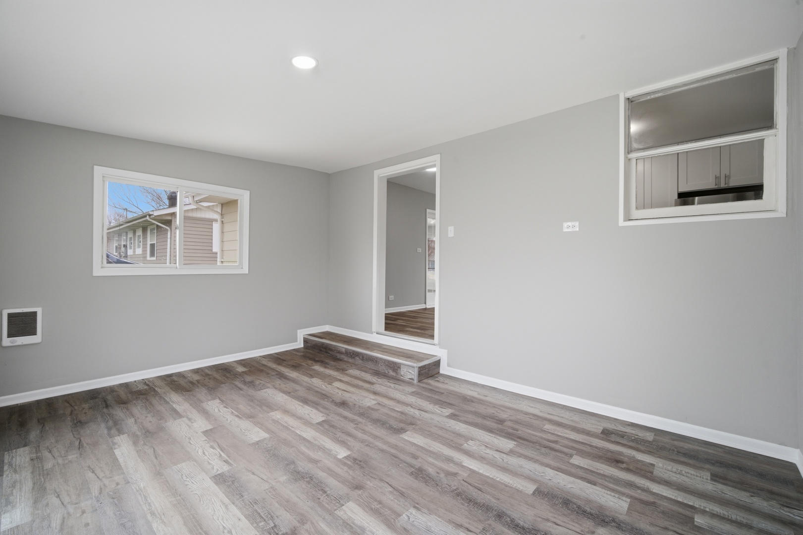 249 Shawnee Drive, Carol Stream, IL 60188