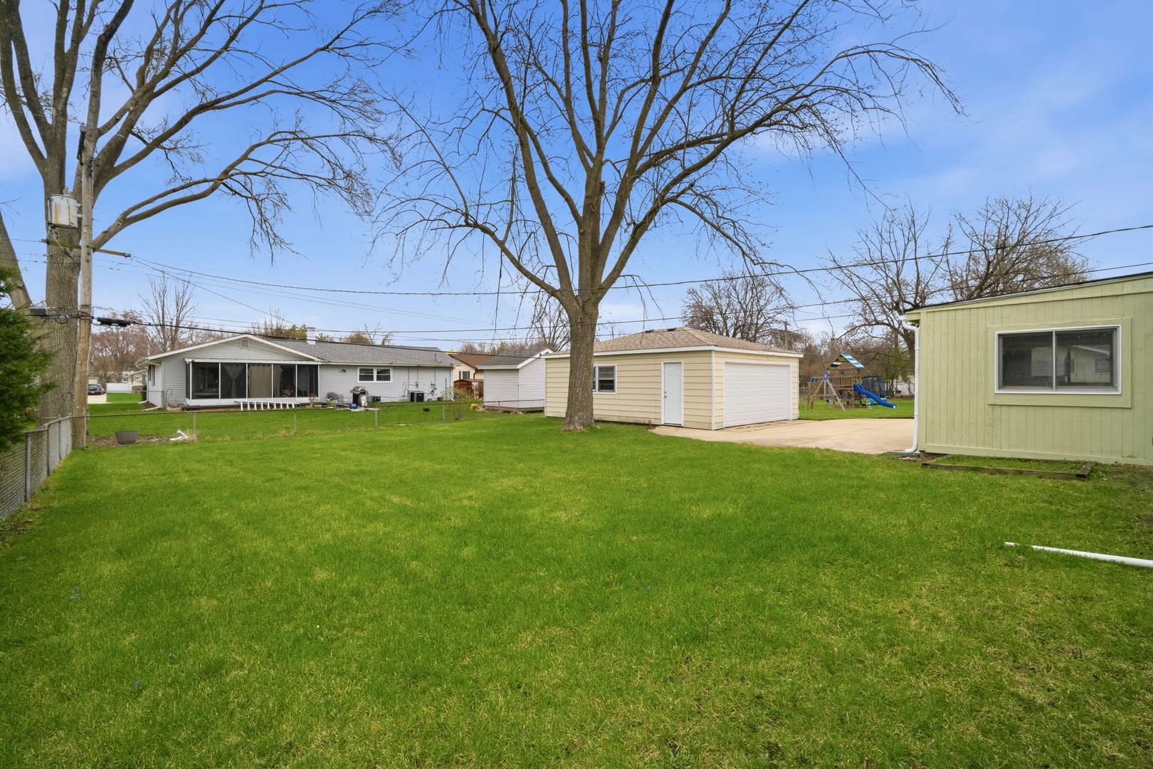 249 Shawnee Drive, Carol Stream, IL 60188