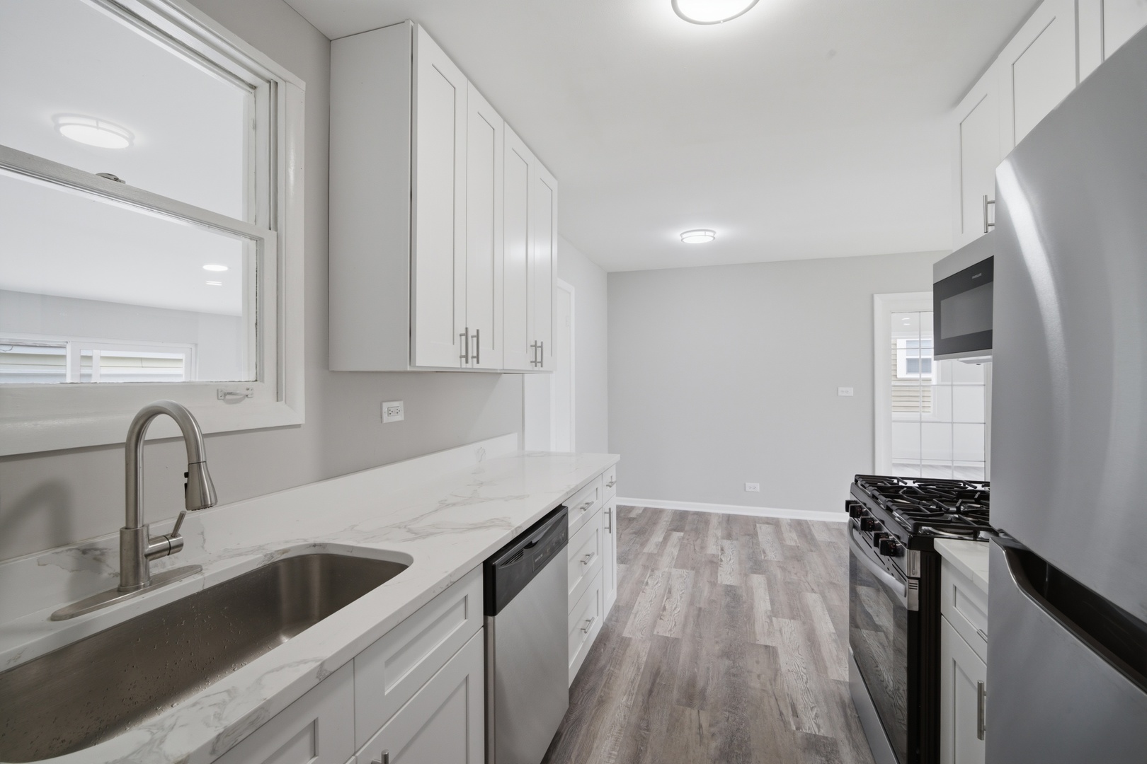 249 Shawnee Drive, Carol Stream, IL 60188