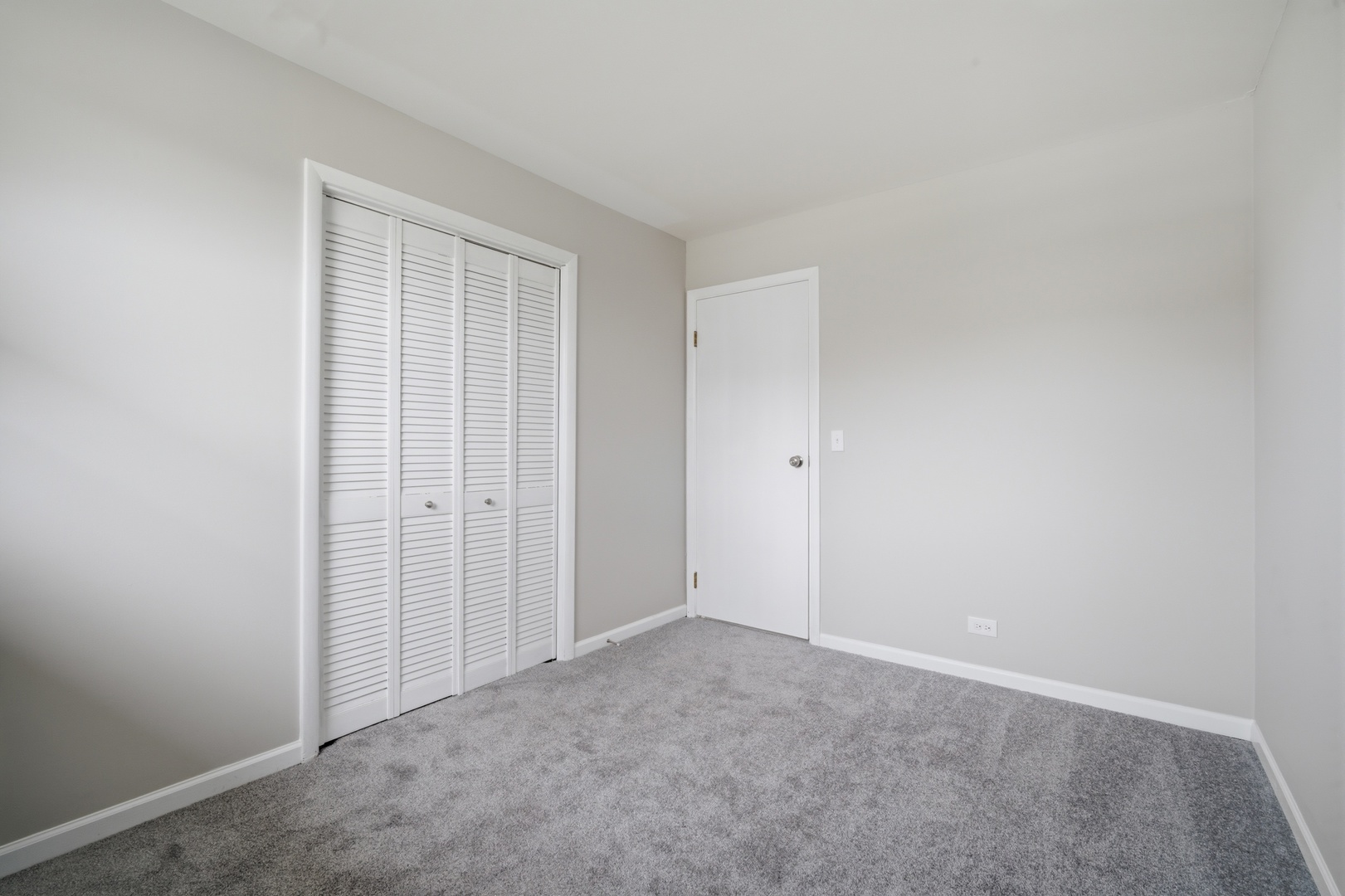 249 Shawnee Drive, Carol Stream, IL 60188