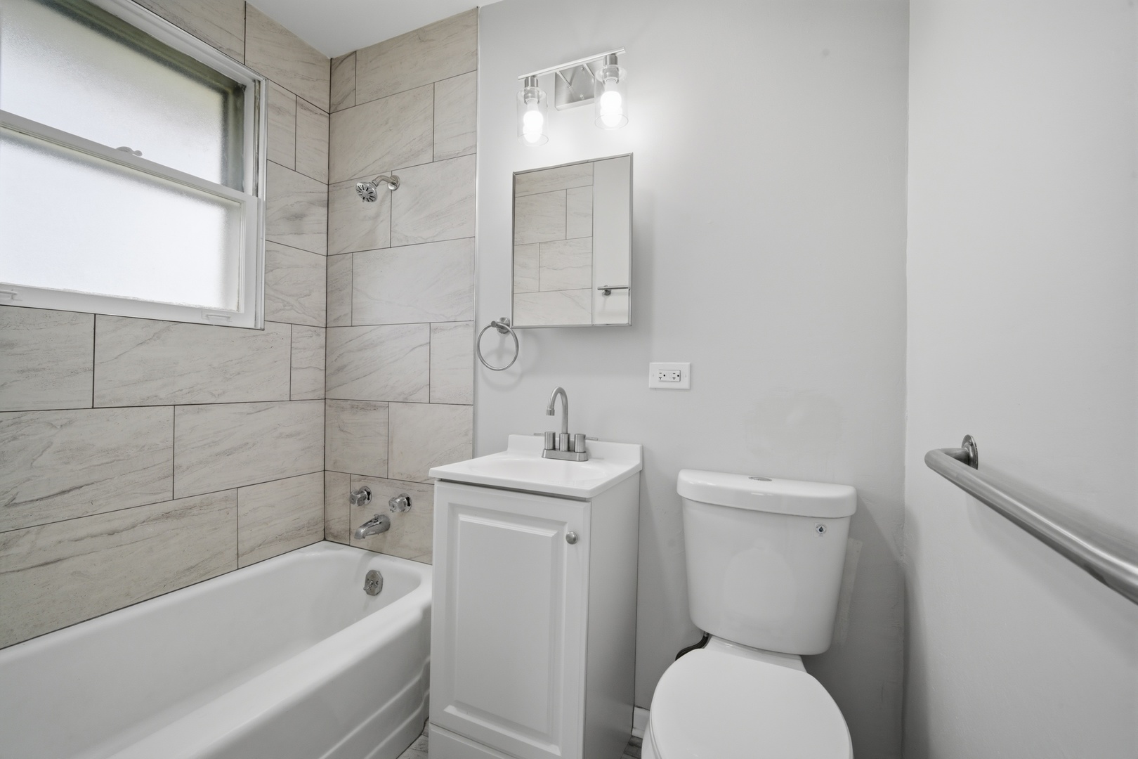 249 Shawnee Drive, Carol Stream, IL 60188