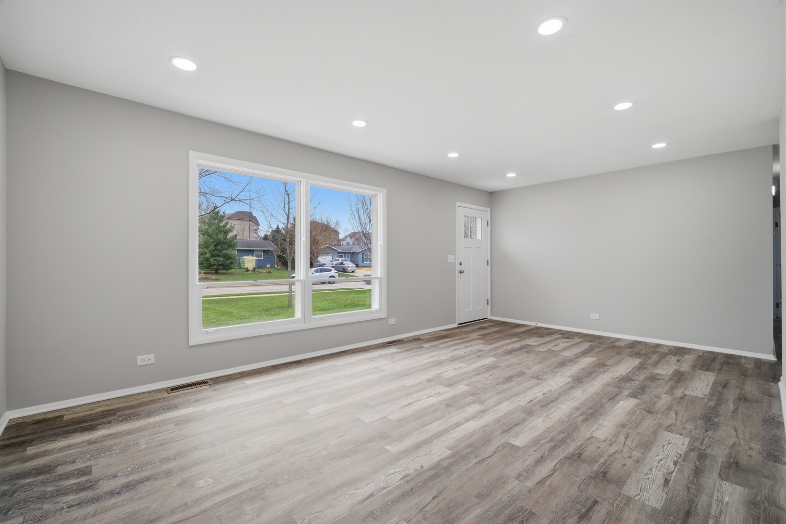 249 Shawnee Drive, Carol Stream, IL 60188