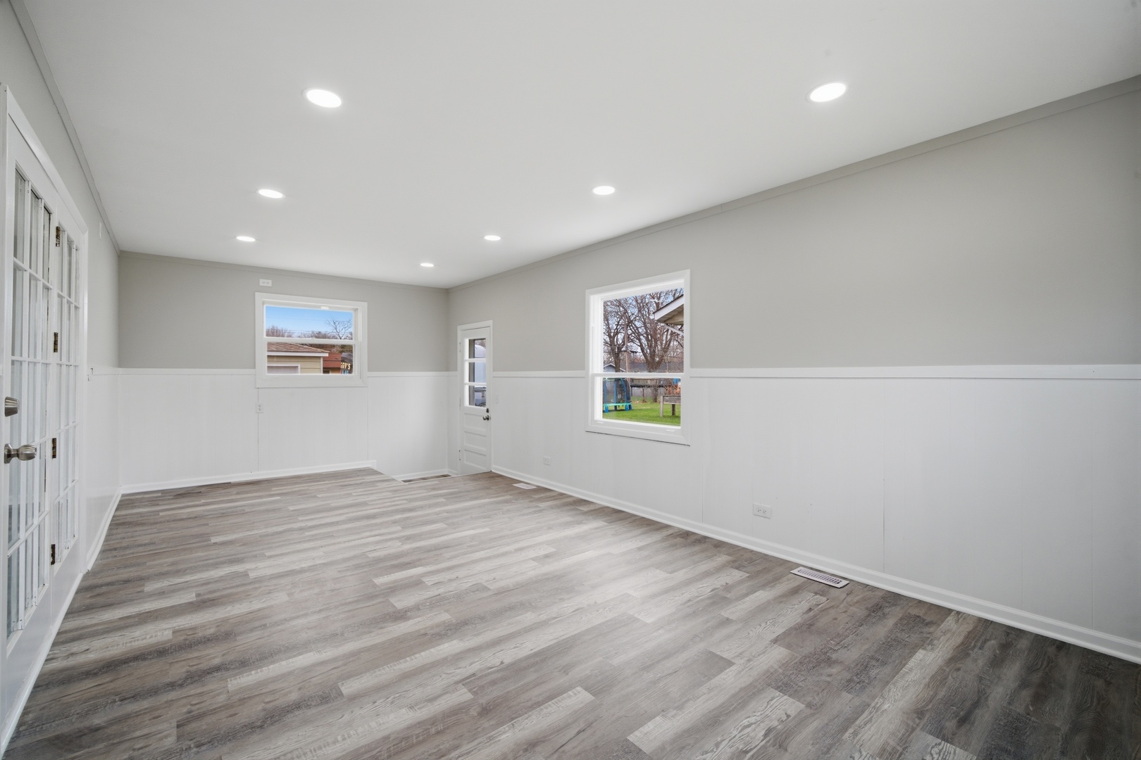 249 Shawnee Drive, Carol Stream, IL 60188