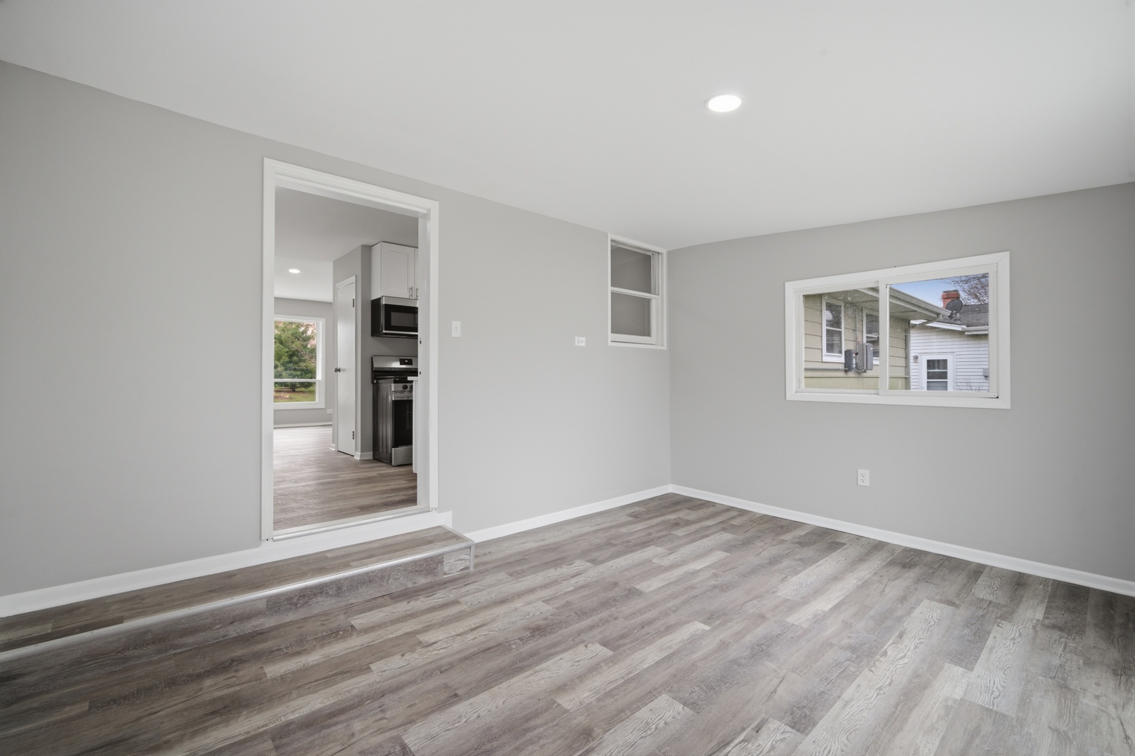 249 Shawnee Drive, Carol Stream, IL 60188