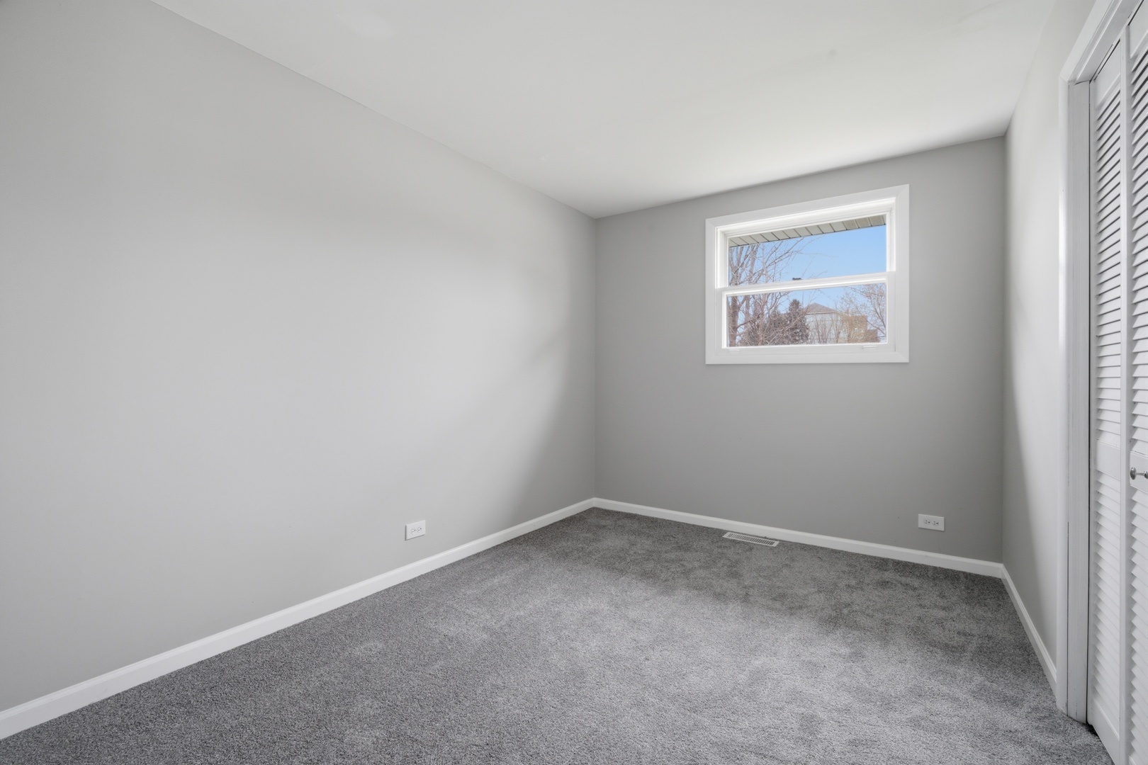 249 Shawnee Drive, Carol Stream, IL 60188