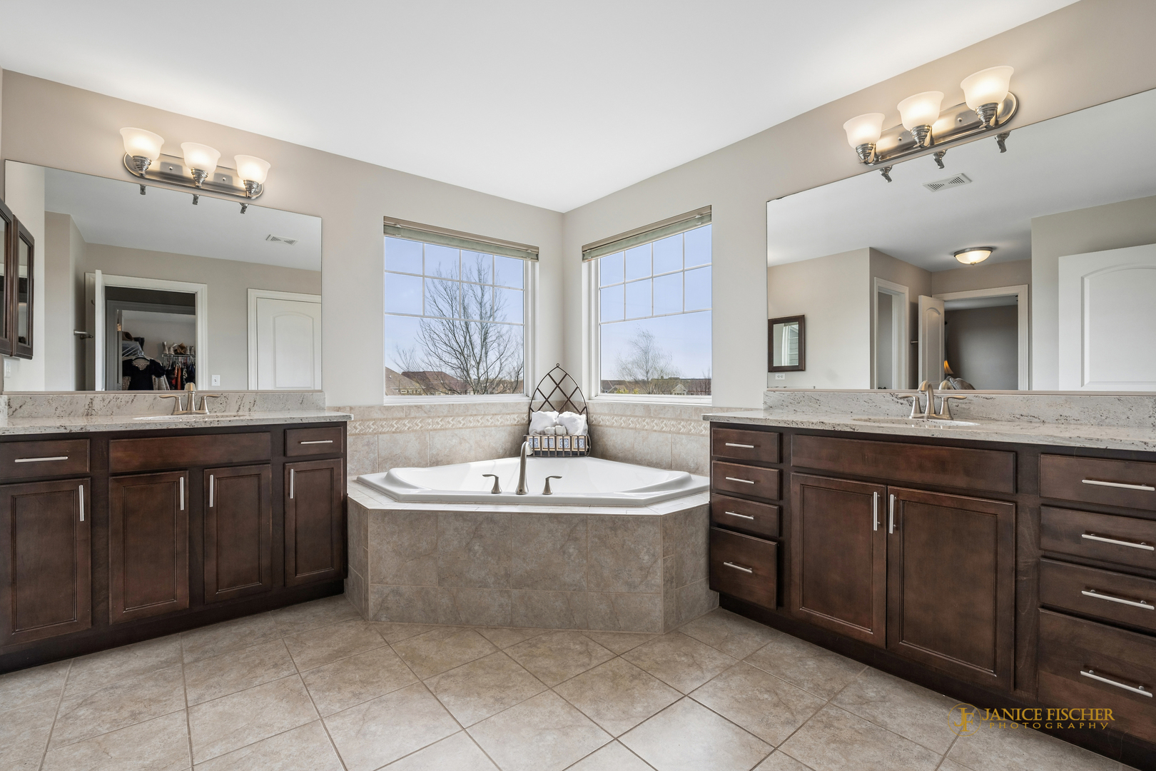 23752 N Sanctuary Club Drive, Kildeer, IL 60047