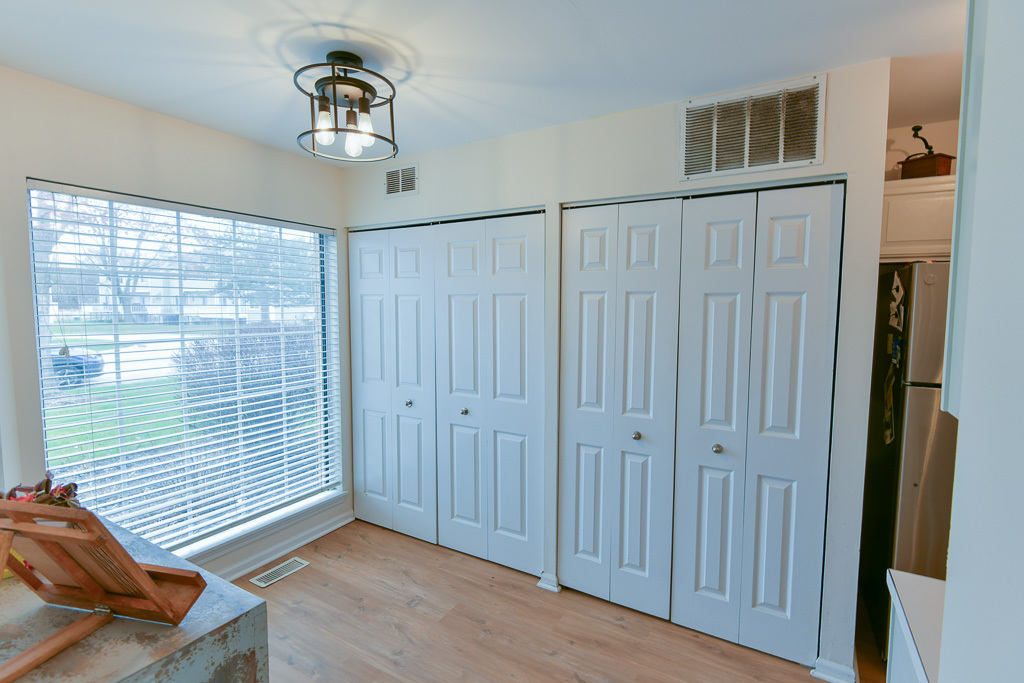 5690 Delaware Avenue, Gurnee, IL 60031