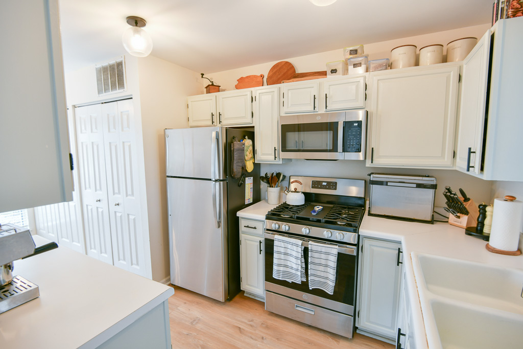 5690 Delaware Avenue, Gurnee, IL 60031