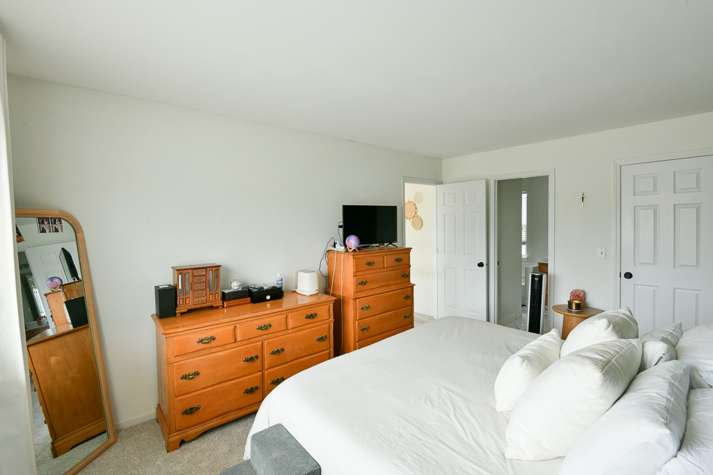 5690 Delaware Avenue, Gurnee, IL 60031