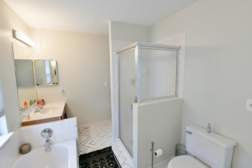 5690 Delaware Avenue, Gurnee, IL 60031