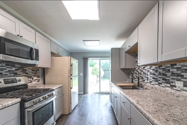 725 CUMBERLAND Street, Hoffman Estates, IL 60169