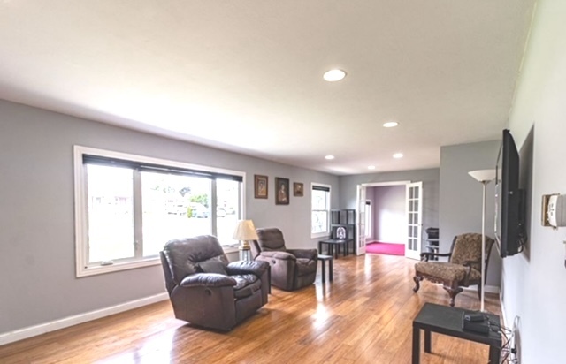 725 CUMBERLAND Street, Hoffman Estates, IL 60169