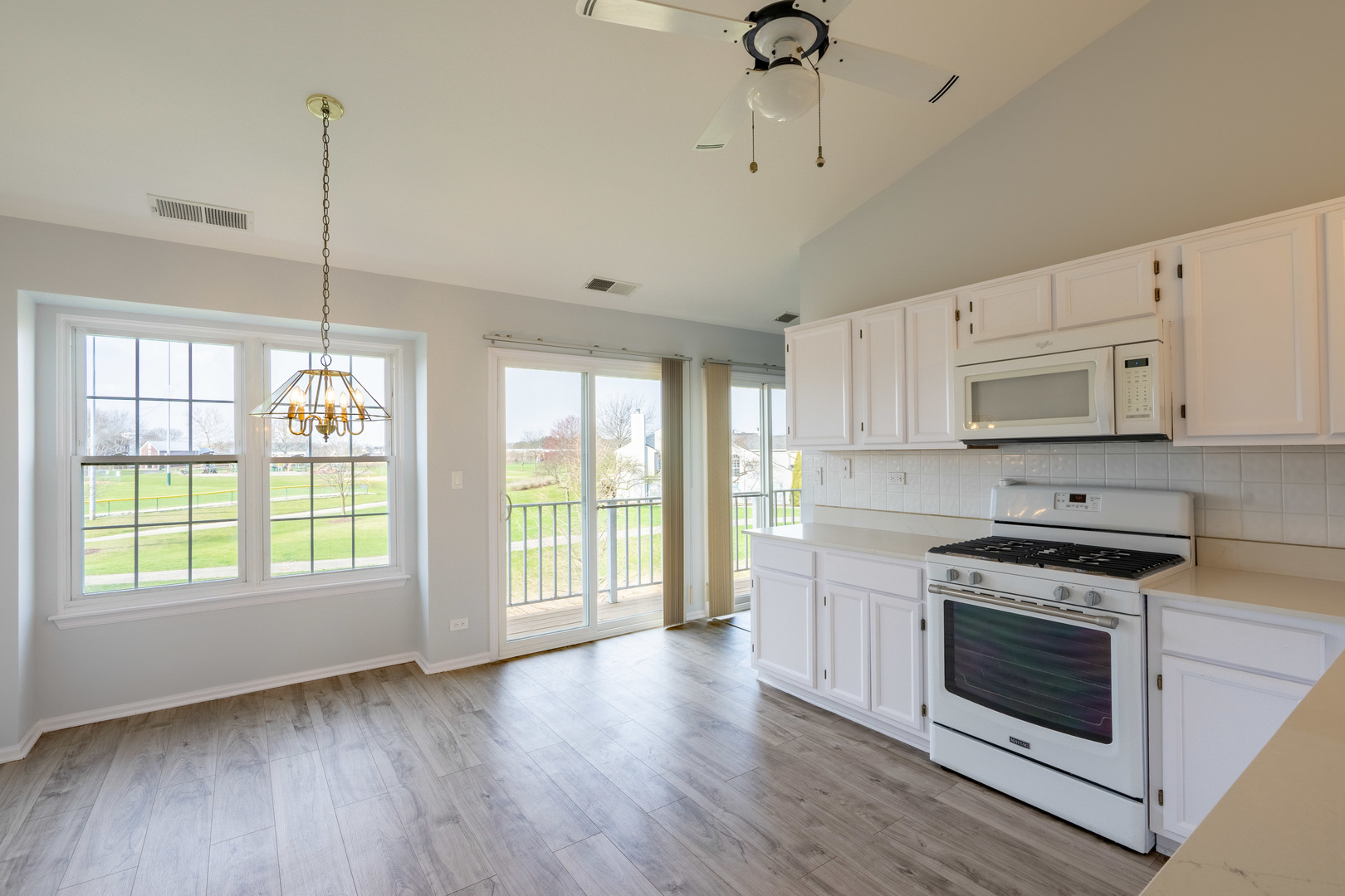 629 W Streamwood Boulevard #B, Streamwood, IL 60107