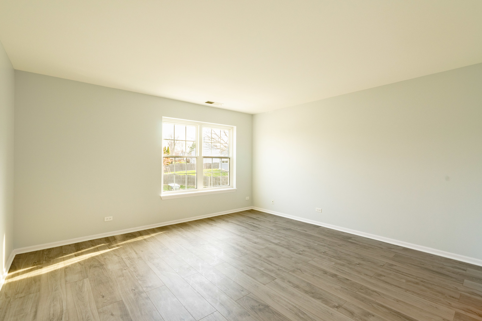 629 W Streamwood Boulevard #B, Streamwood, IL 60107