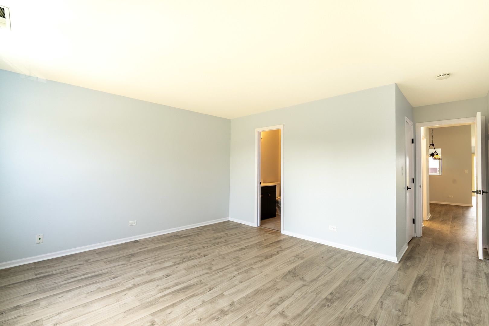 629 W Streamwood Boulevard #B, Streamwood, IL 60107