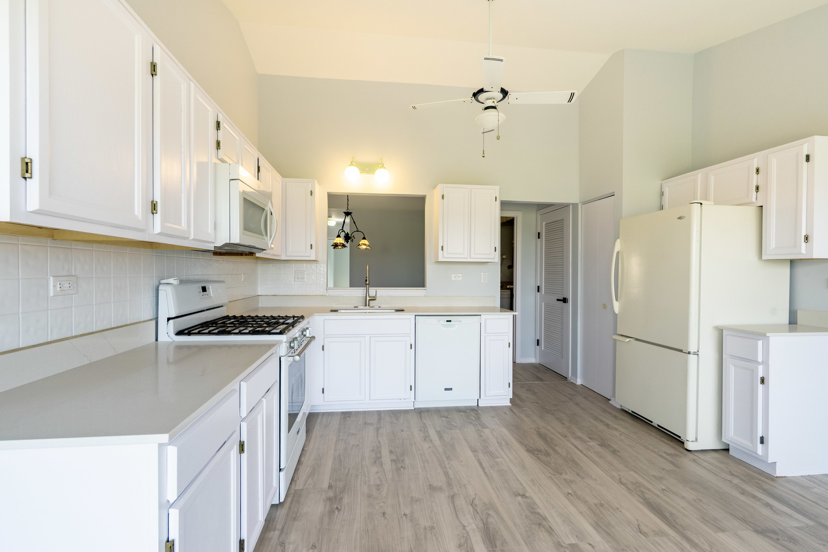 629 W Streamwood Boulevard #B, Streamwood, IL 60107