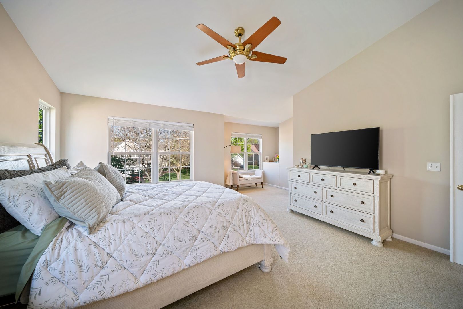 1126 Vista Drive, Gurnee, IL 60031