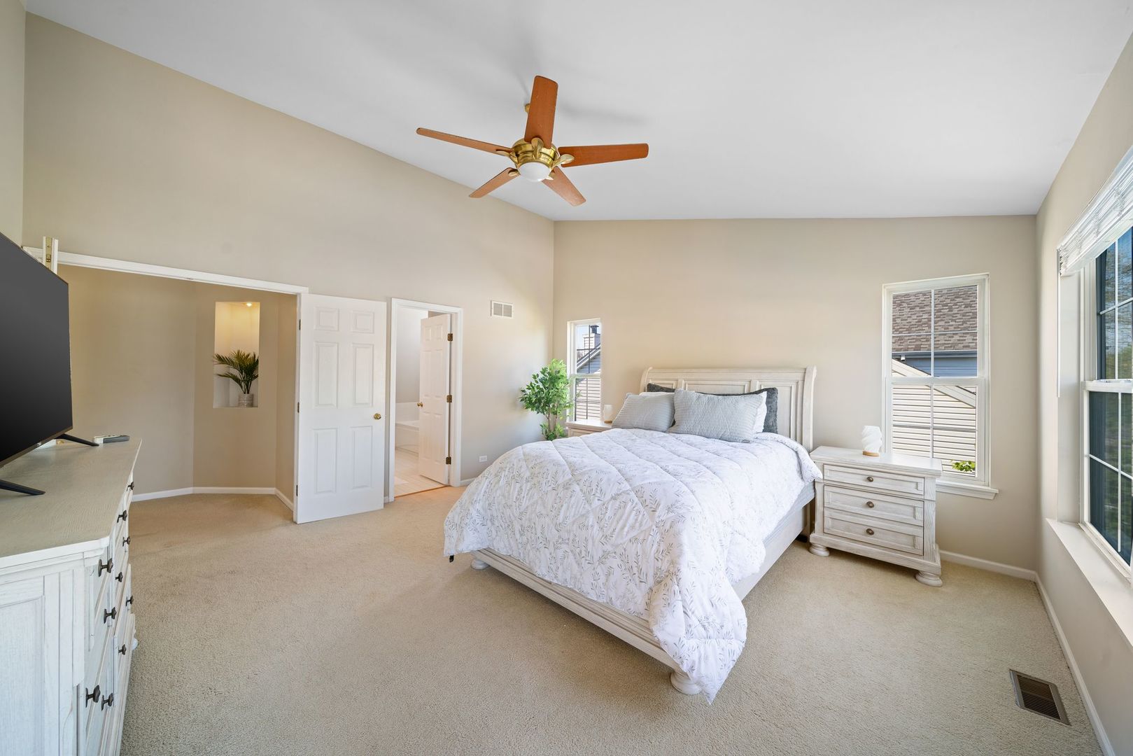 1126 Vista Drive, Gurnee, IL 60031