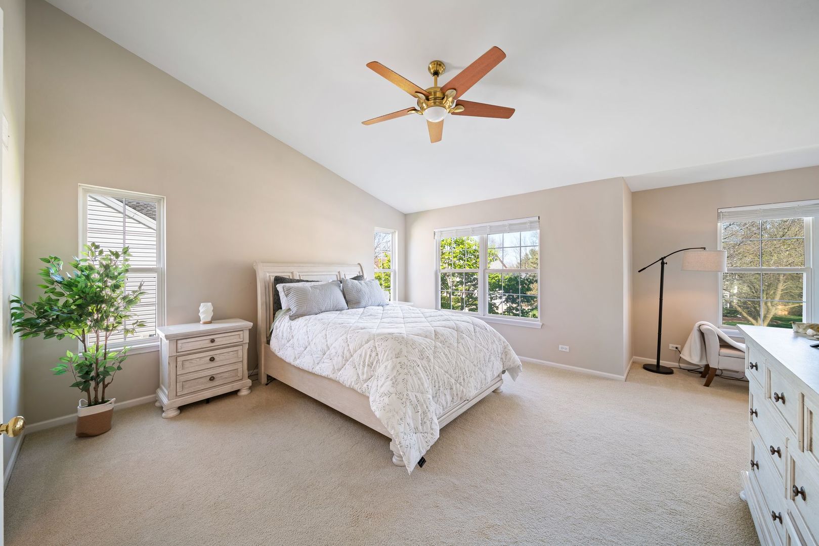 1126 Vista Drive, Gurnee, IL 60031