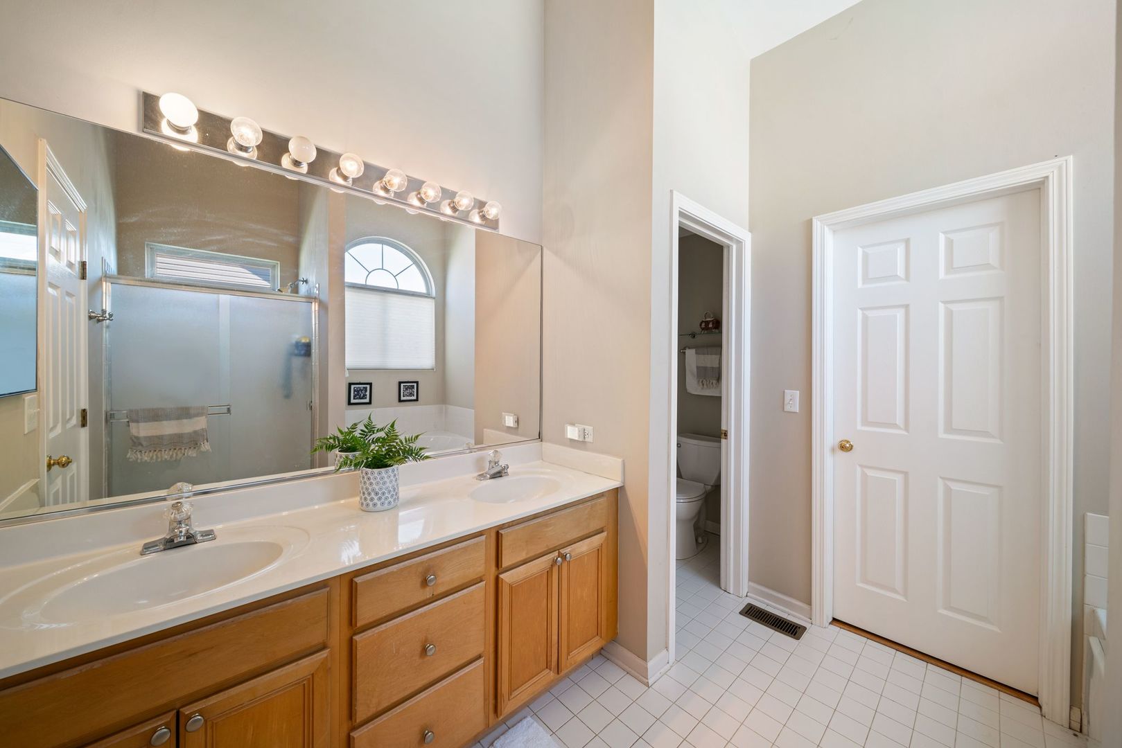 1126 Vista Drive, Gurnee, IL 60031