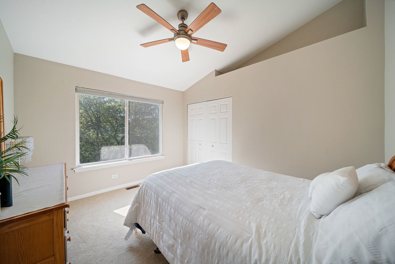 1126 Vista Drive, Gurnee, IL 60031