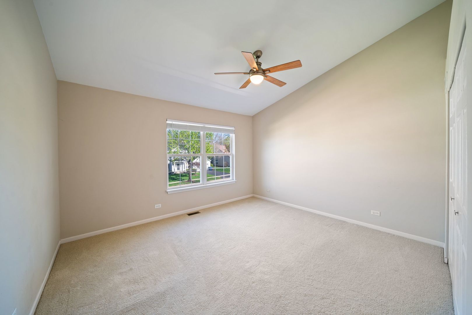 1126 Vista Drive, Gurnee, IL 60031