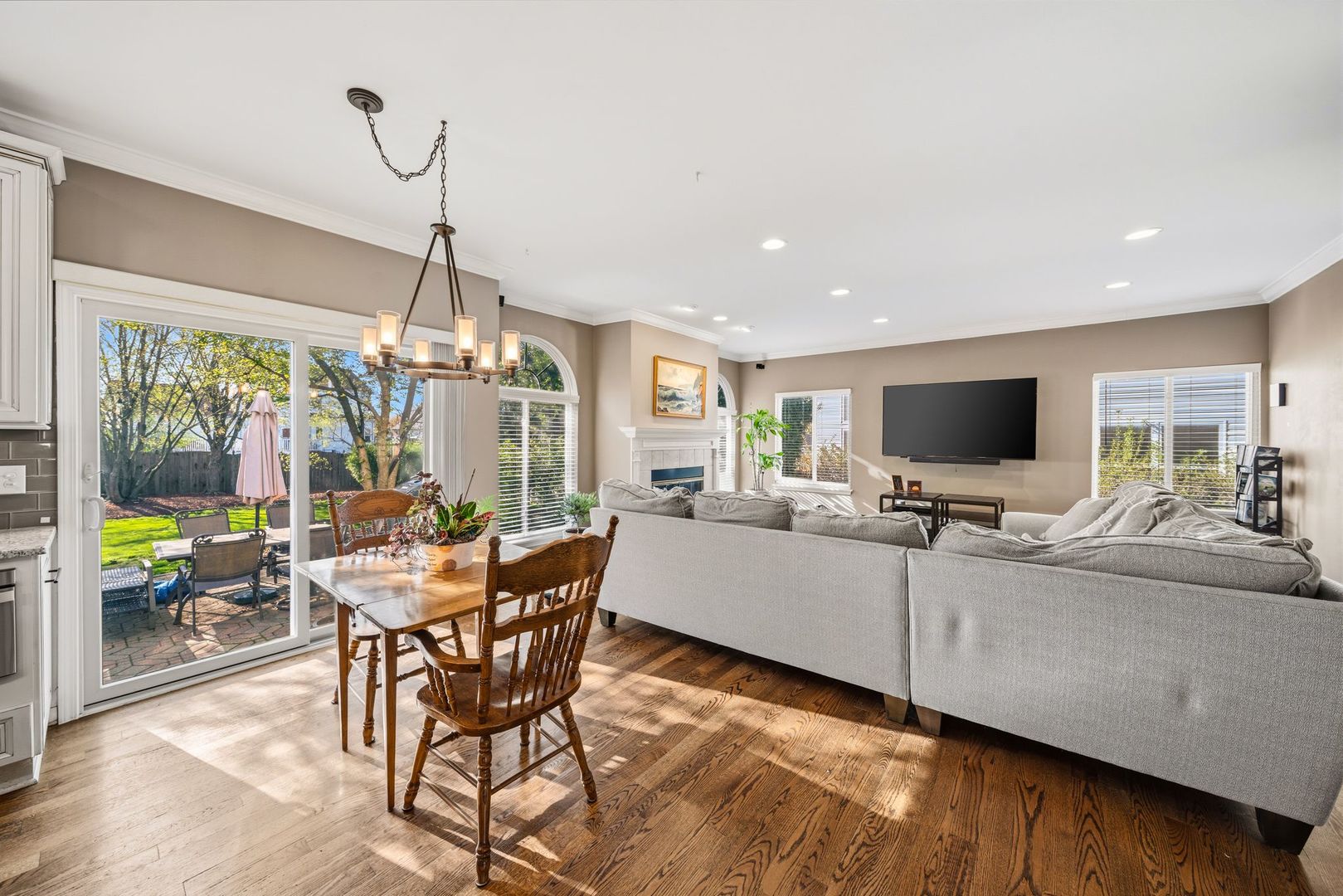 1126 Vista Drive, Gurnee, IL 60031