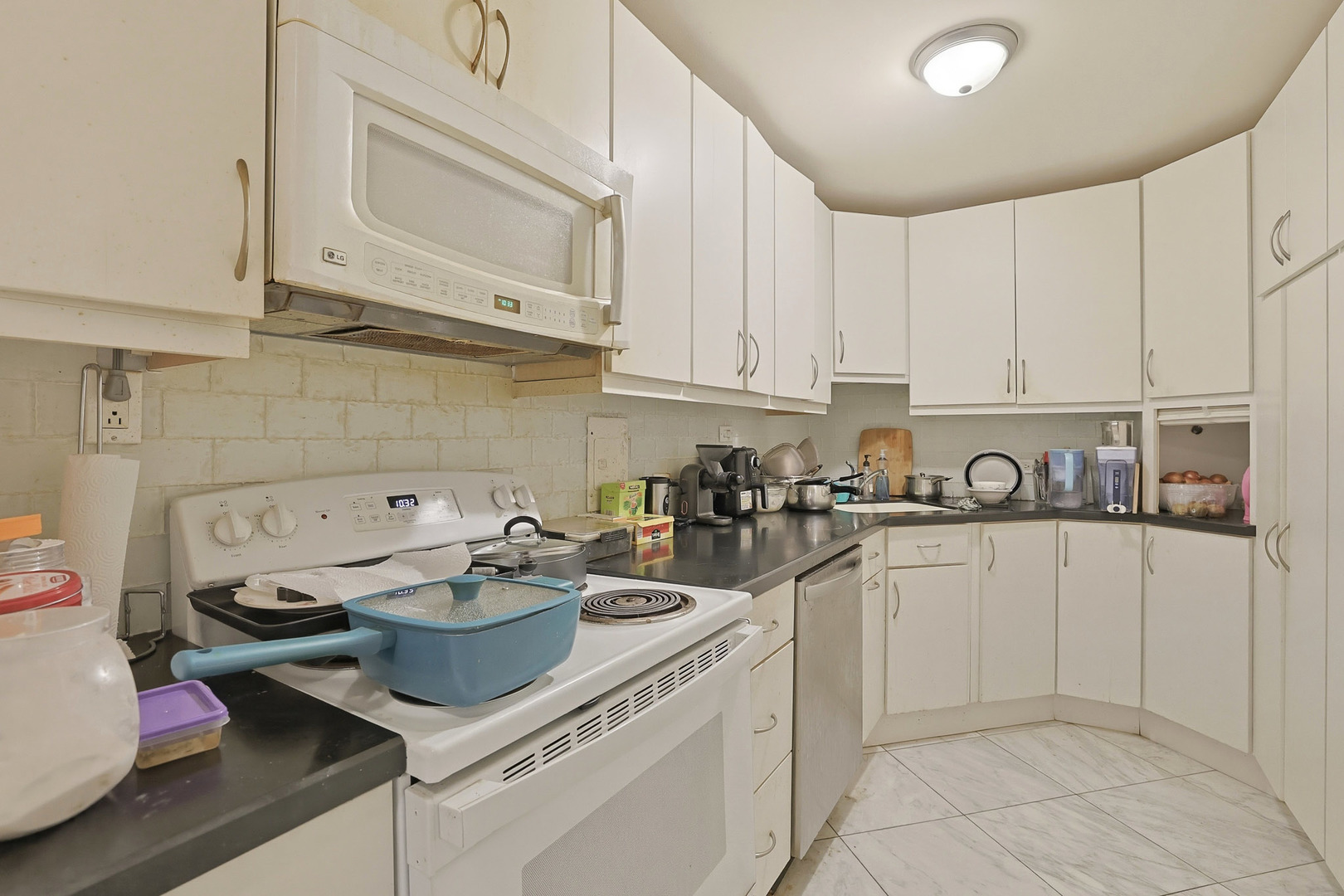 5701 N Sheridan Road #3E, Chicago, IL 60660