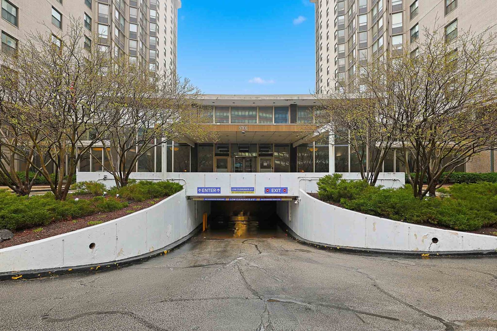 5701 N Sheridan Road #3E, Chicago, IL 60660