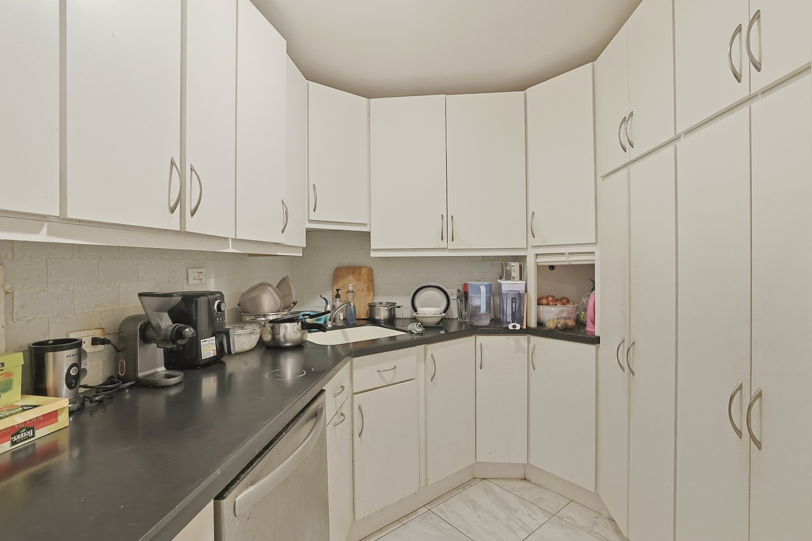 5701 N Sheridan Road #3E, Chicago, IL 60660