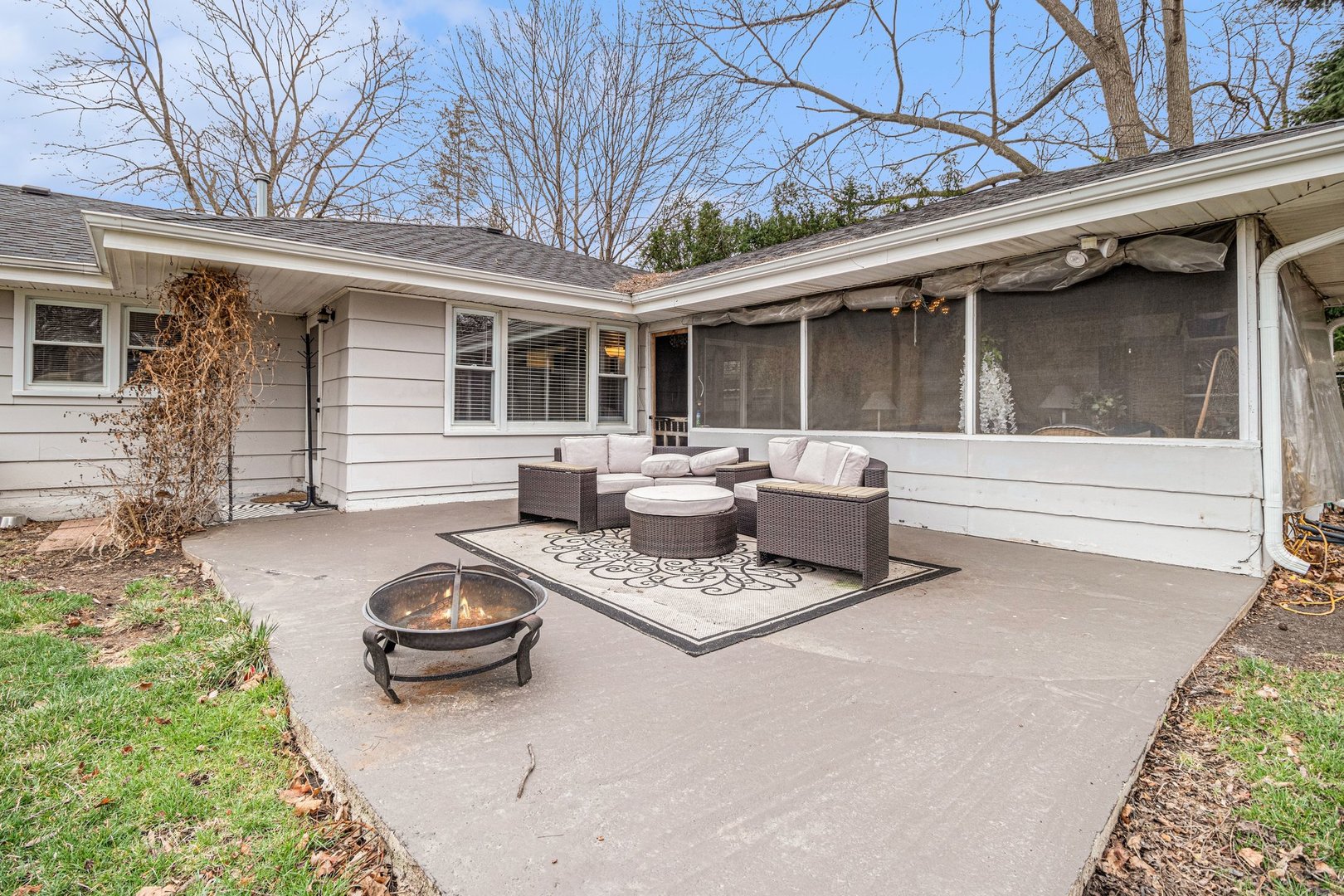 3804 Grove Avenue, McHenry, IL 60050